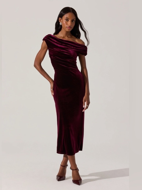 Astr Dresses & Skirts - ASTR Tue Label Off The Shoulder Velvet Formal Dress Size Medium Wine Burgundy